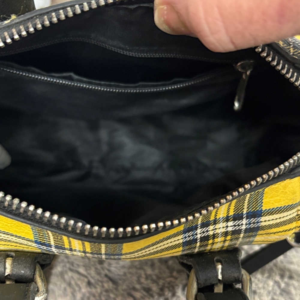 Stylish Yellow Plaid Crossbody Bag with Black Accents - Picture 7 of 10